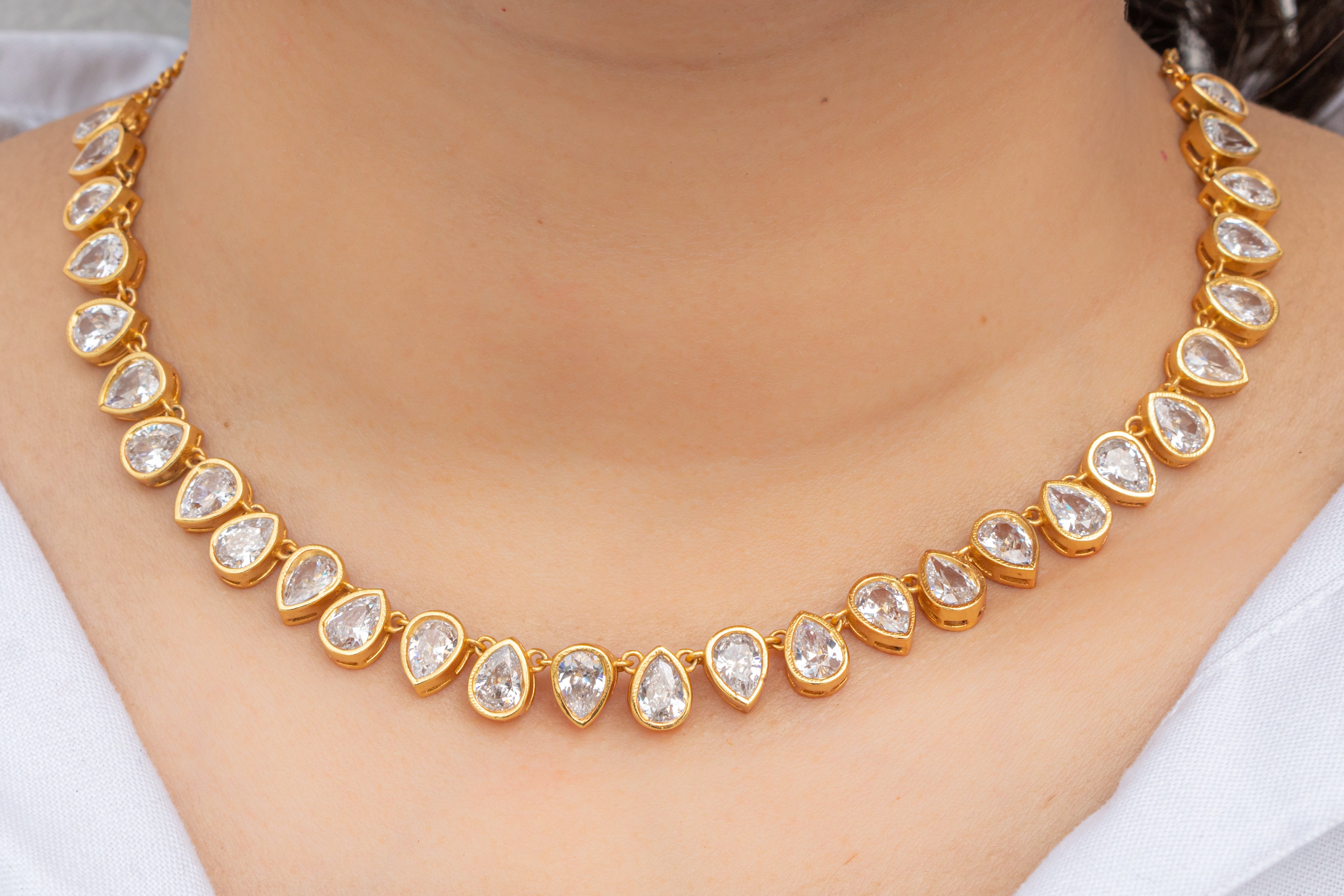 Effortless pear necklace