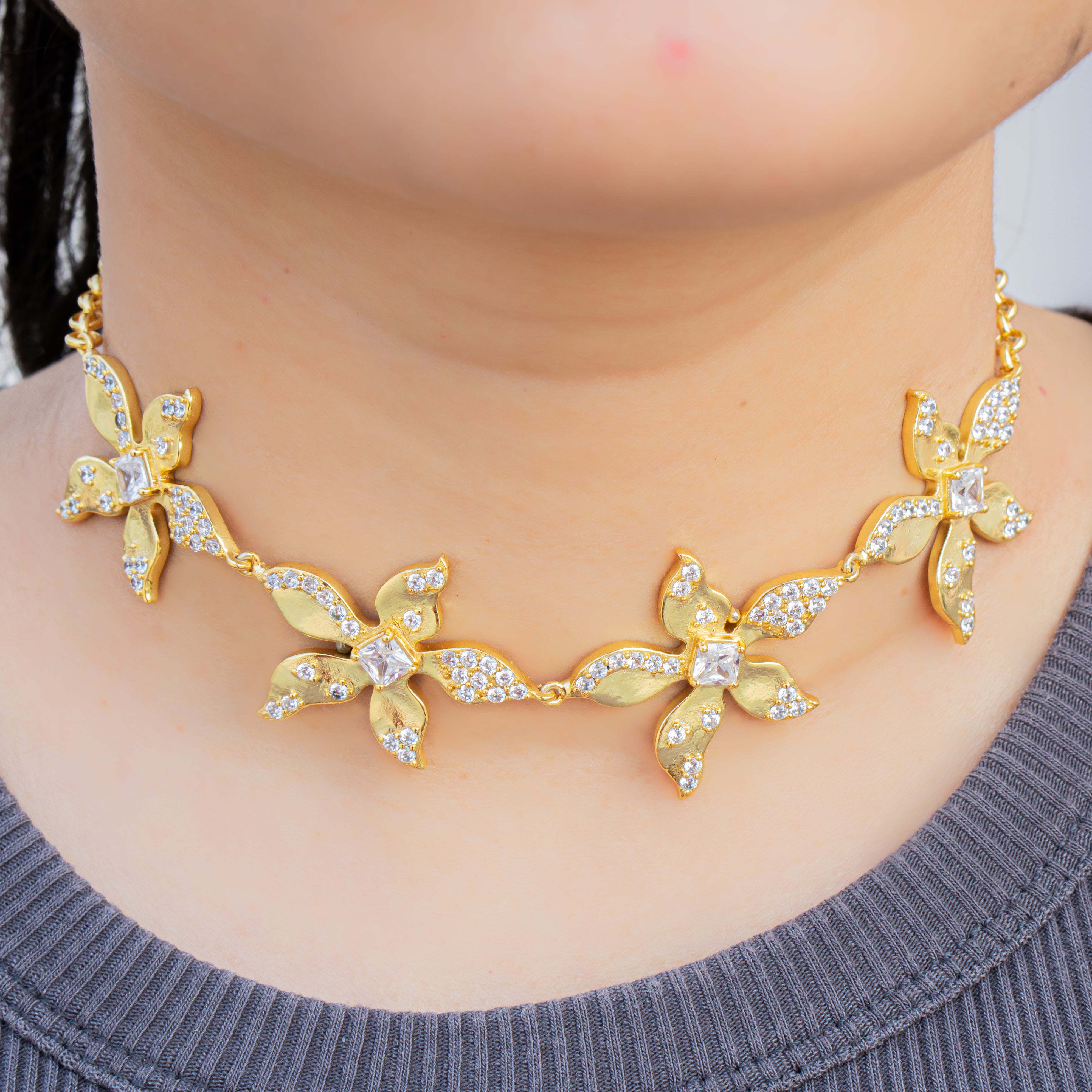 Diamond bloom chain choker