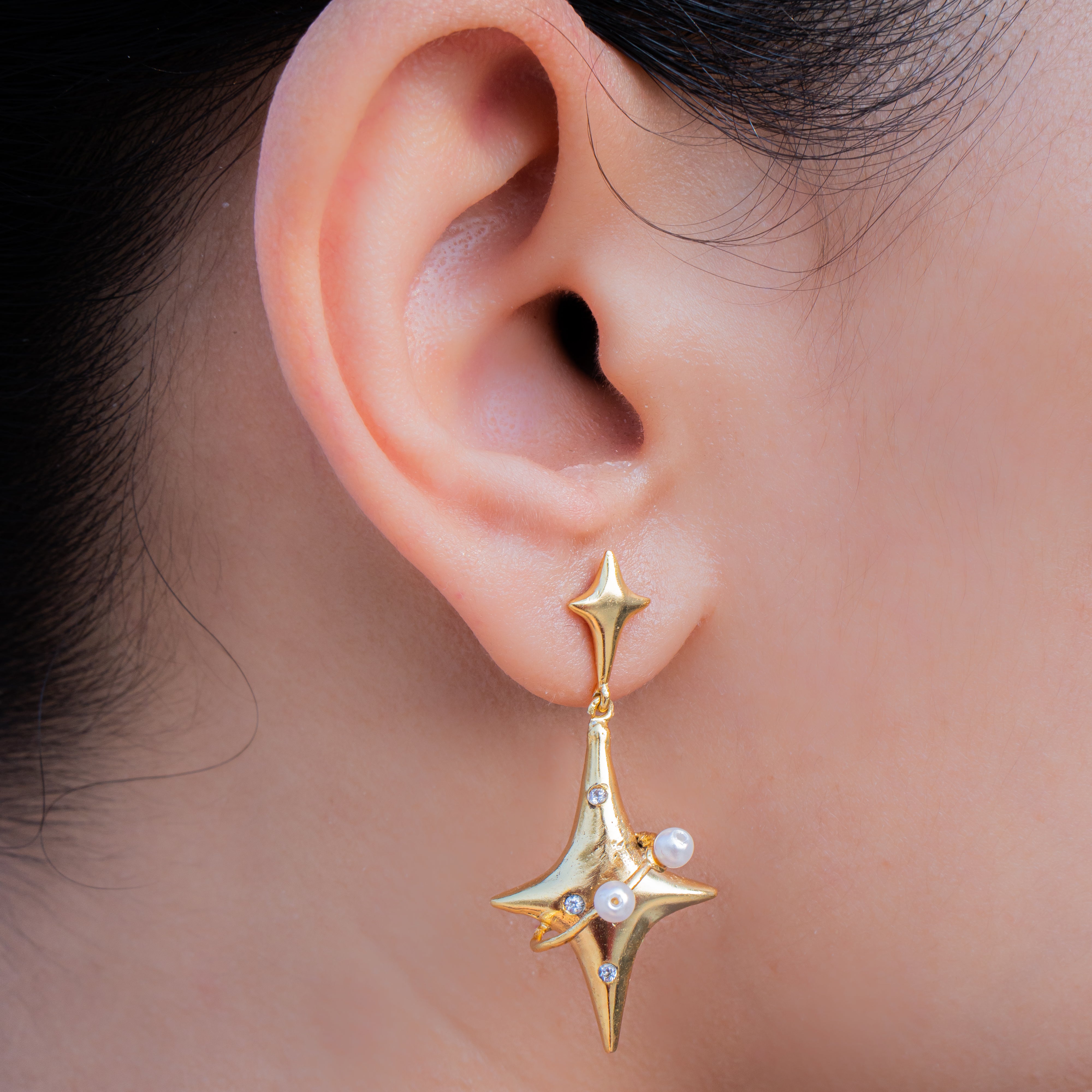 Golden constellation drops