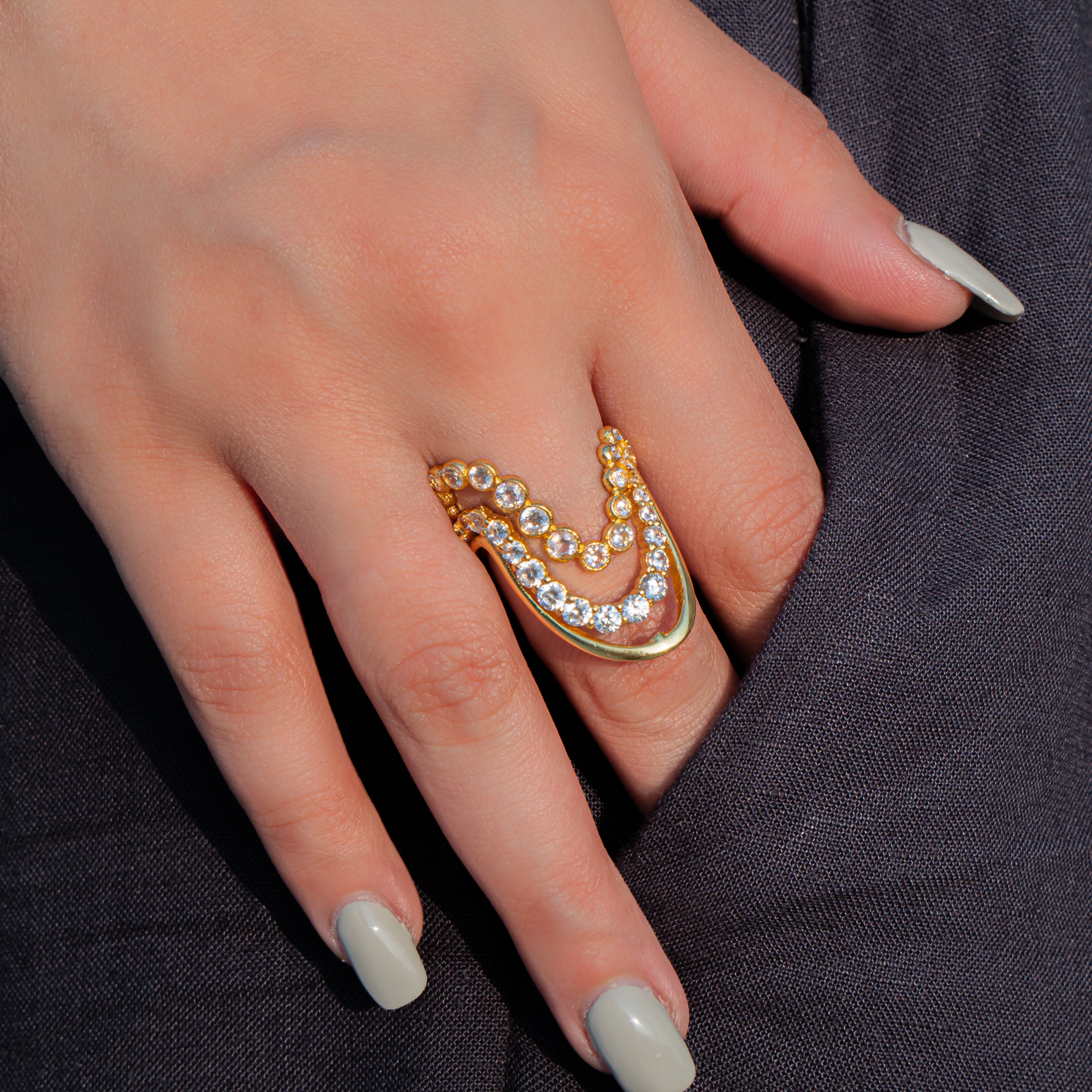 Layered curve diamond ring
