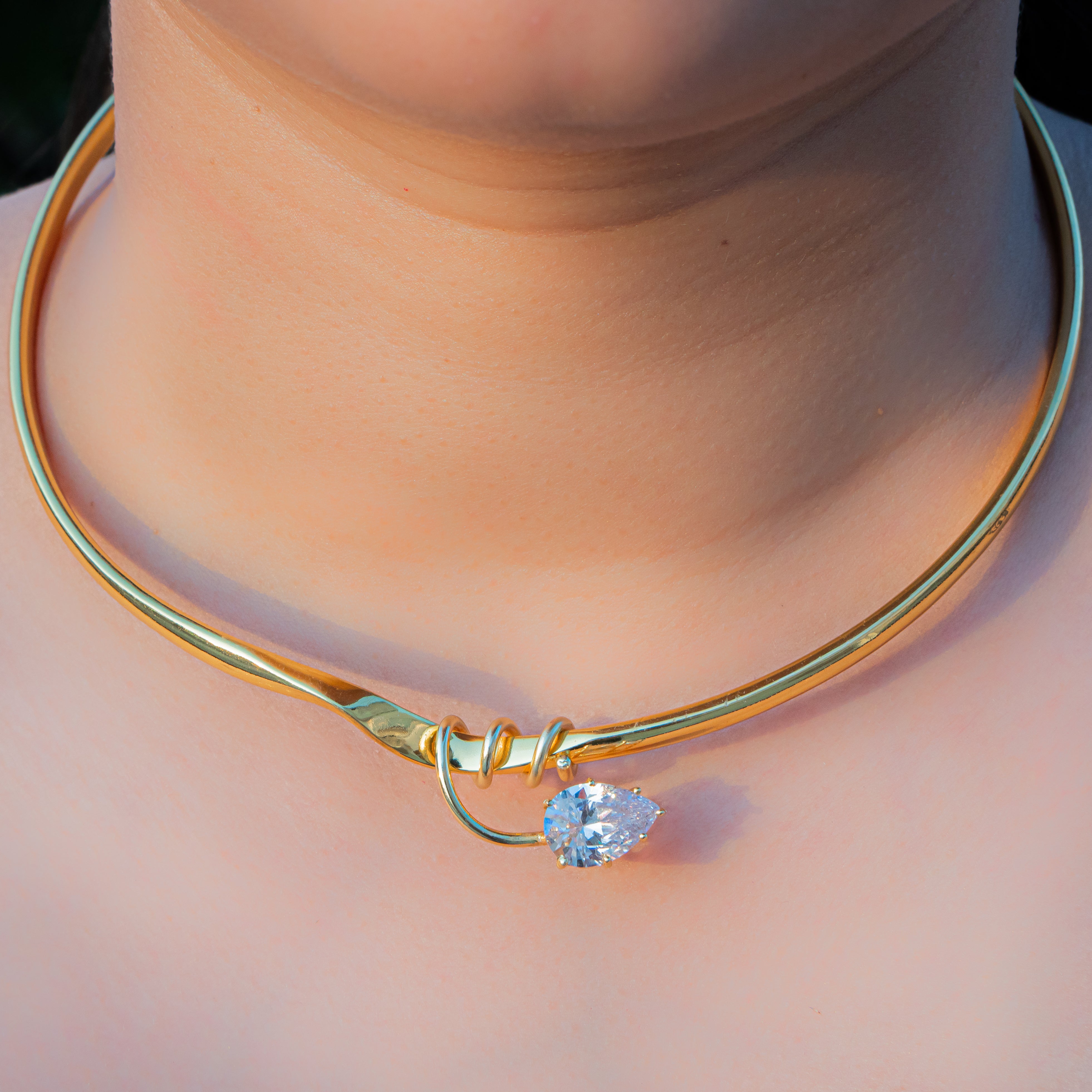 Modern classic teardrop choker