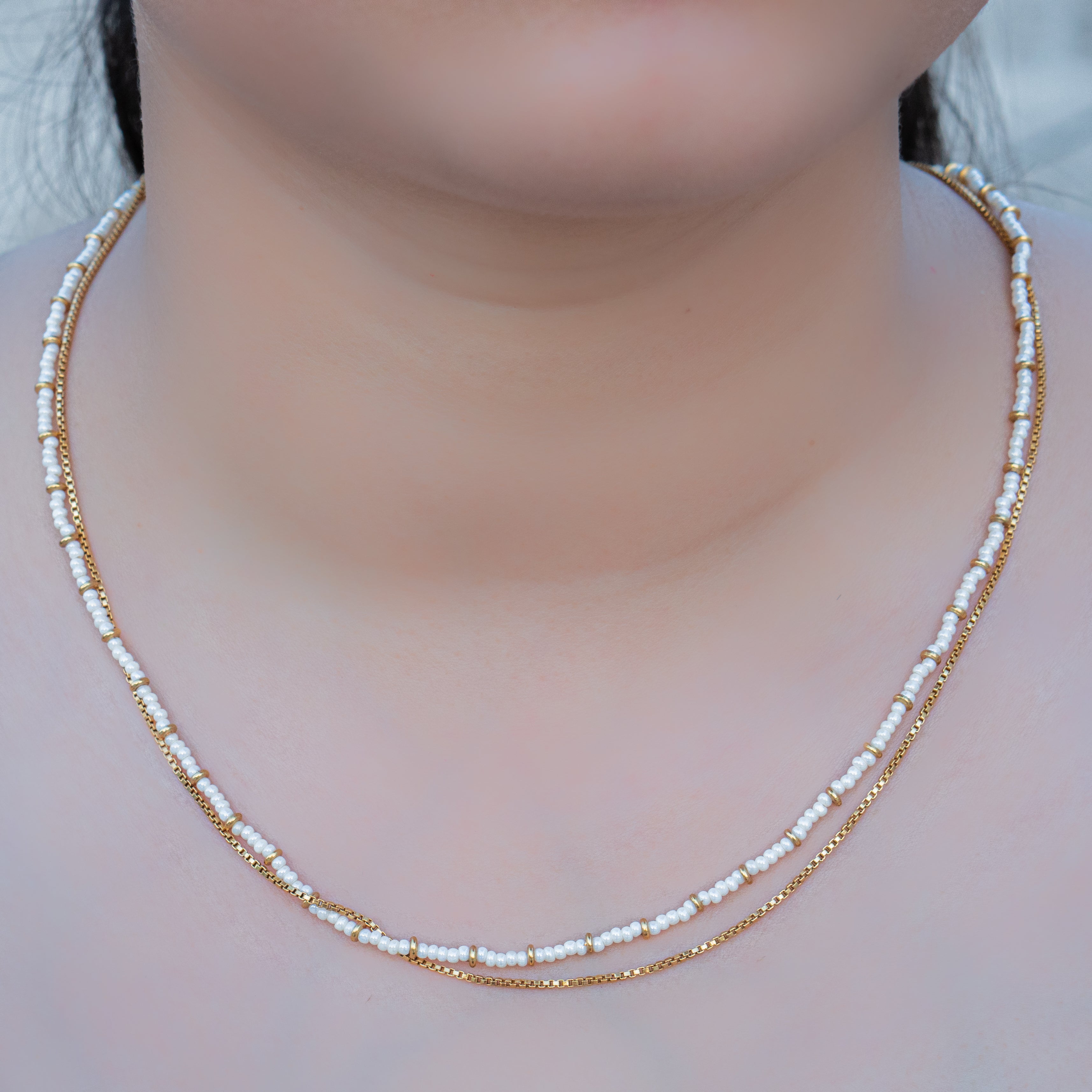 Classic beads and golden layer necklace