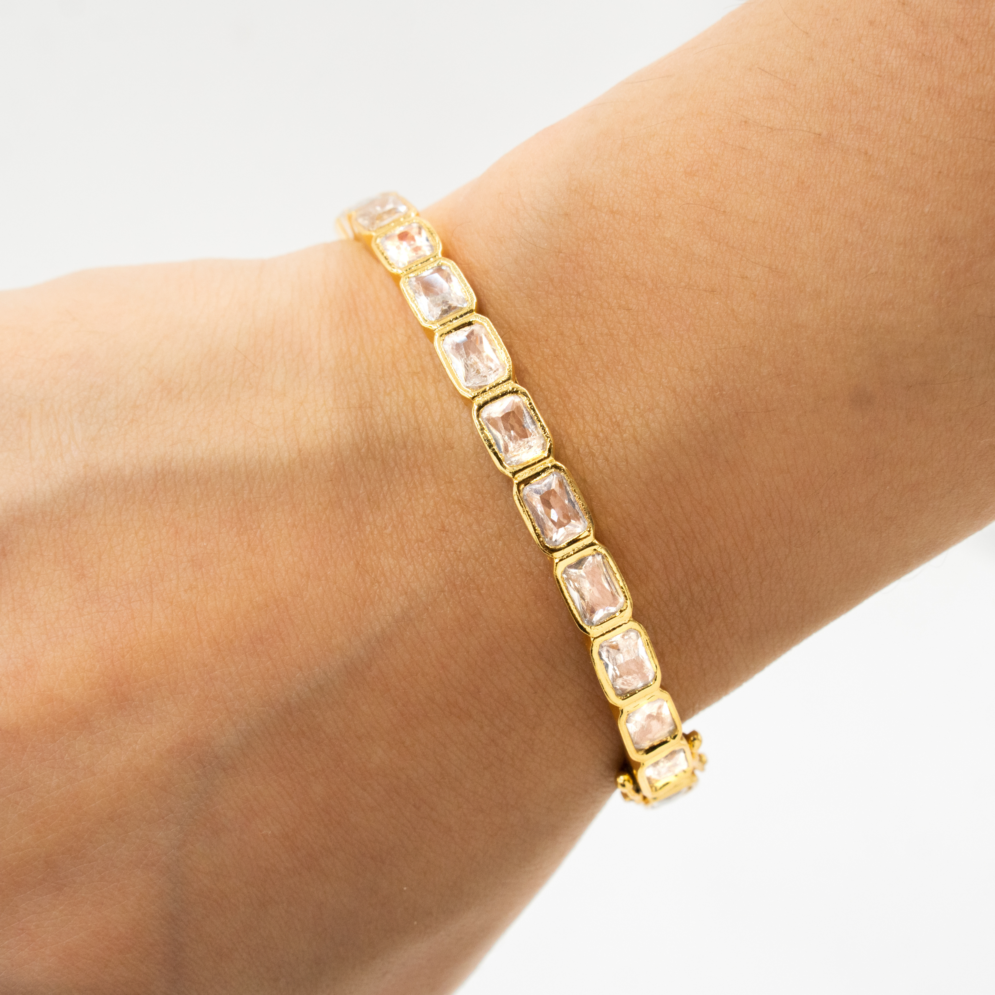 Cushion stone bangle