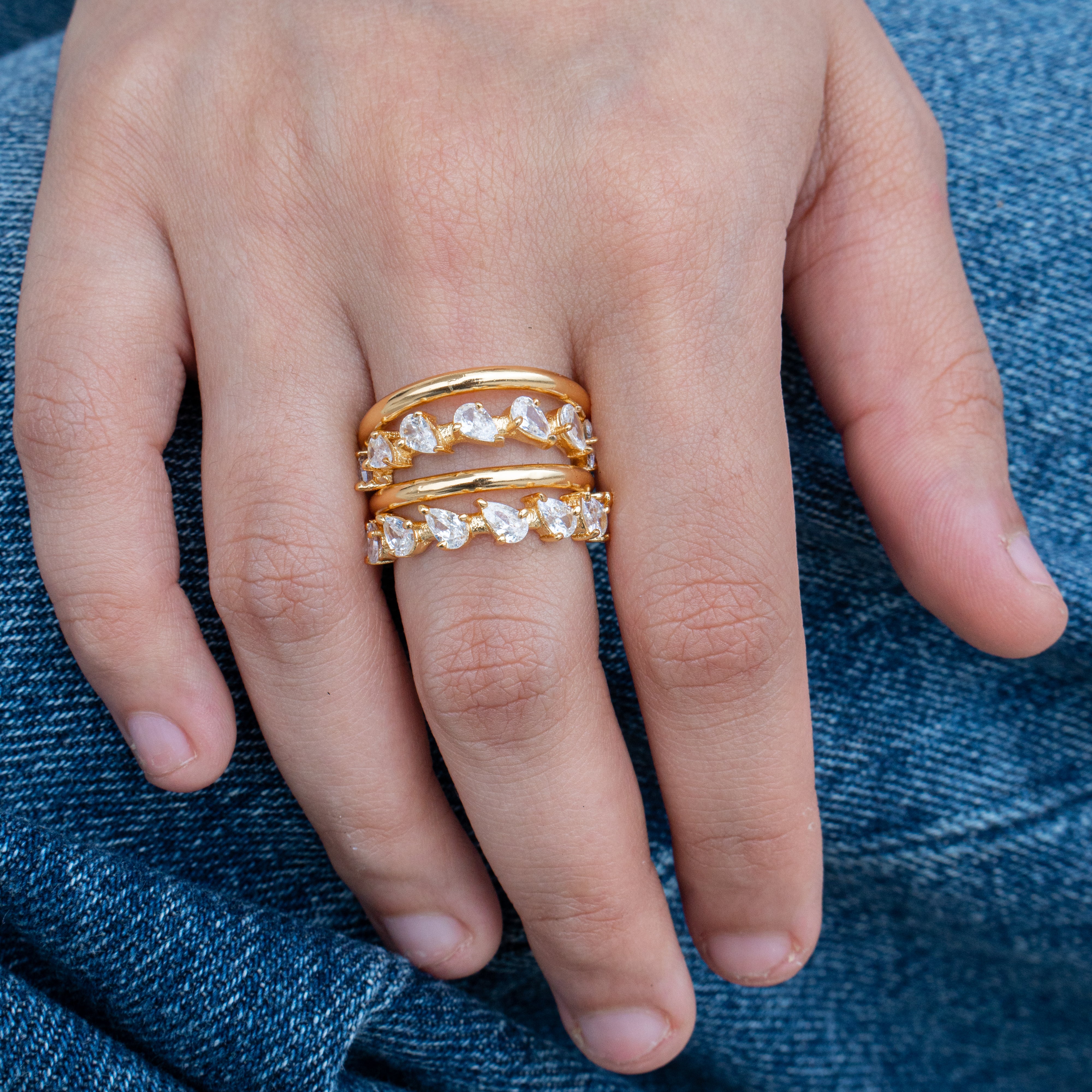 Double band teardrop ring