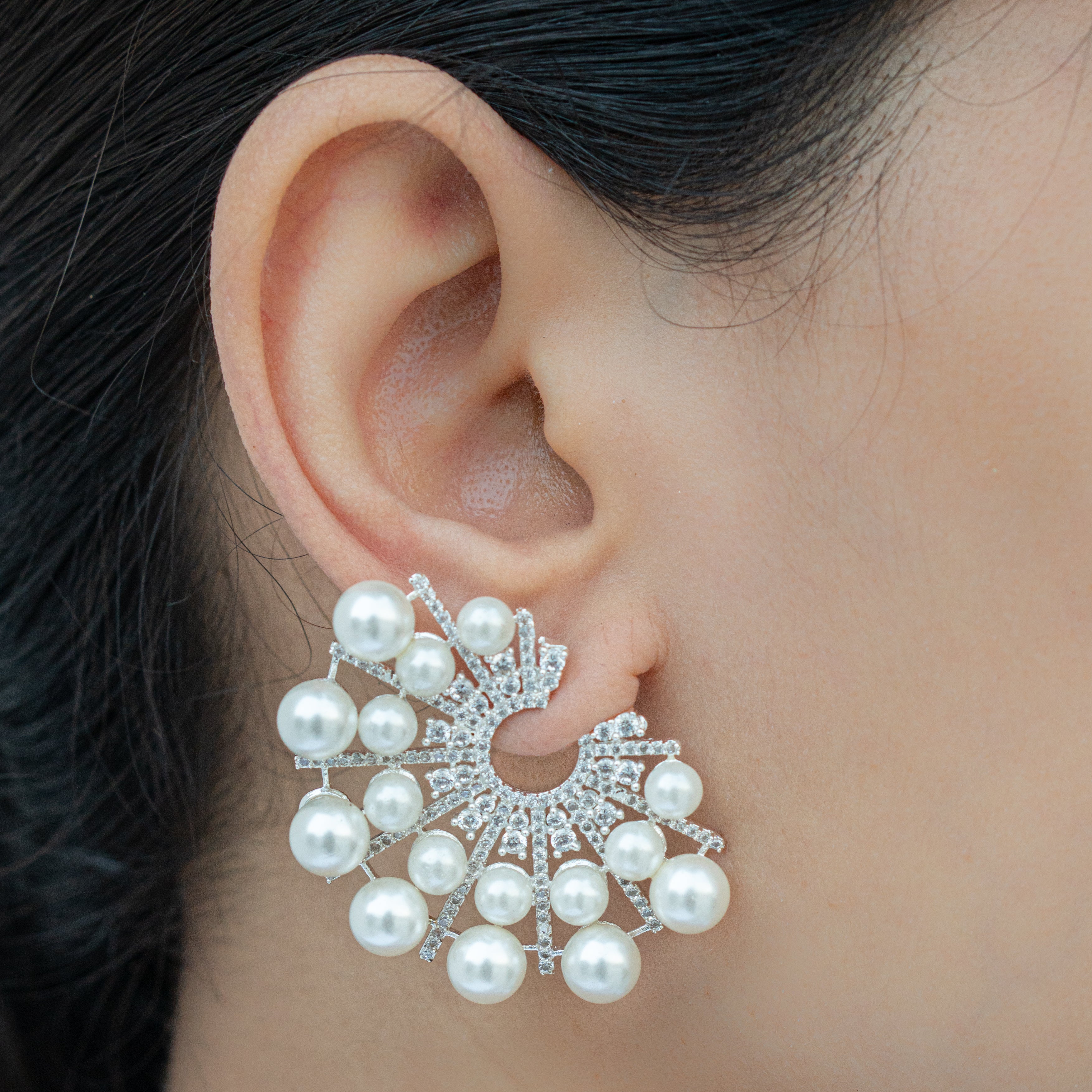 The stellar pearl earrings
