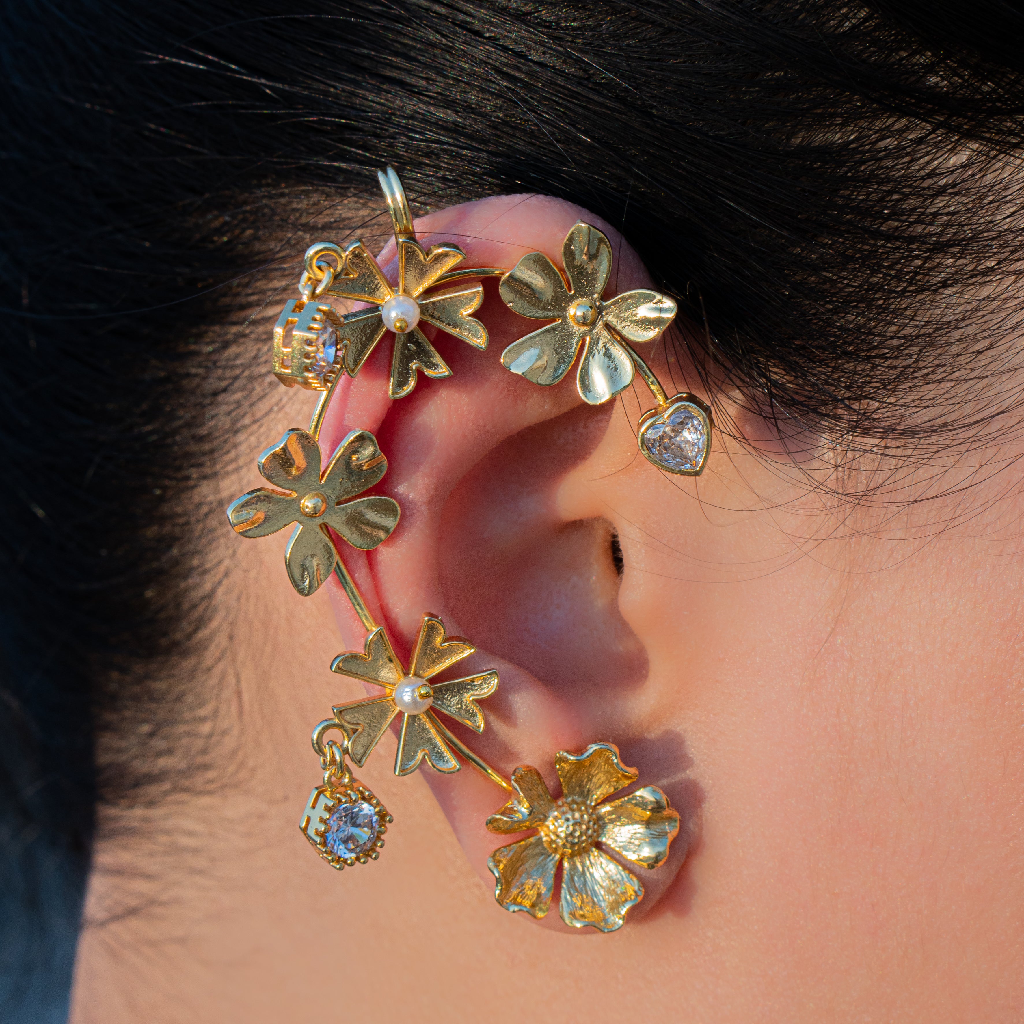 Flower with diamond ear crawler