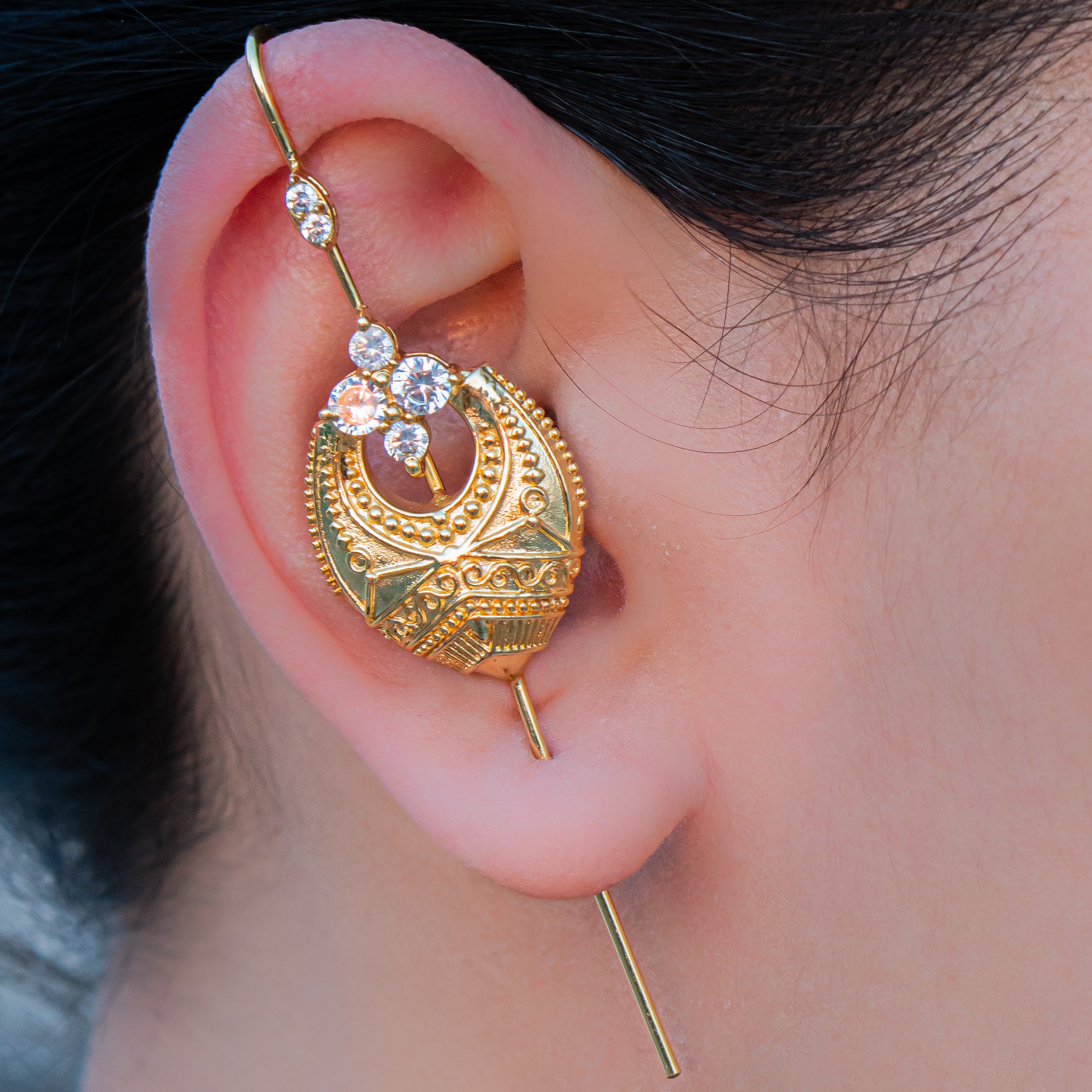 Diamond motif earcuffs